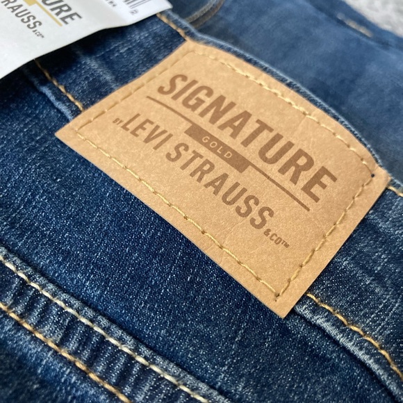 NWT Signature by Levi Maternity Baby Skinny Jeans Pull On Denim - Picture 1 of 9